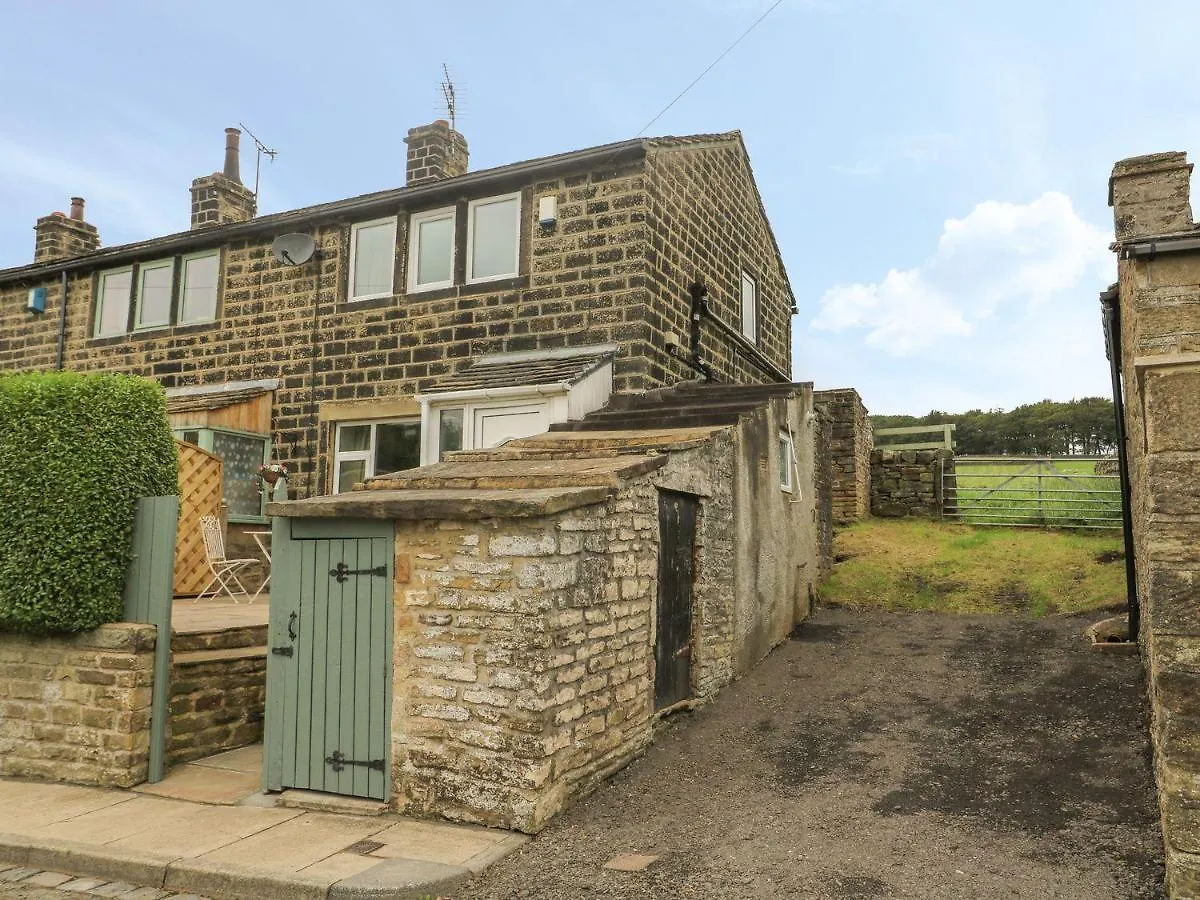 Pickles Hill Cottage Keighley 0*,
